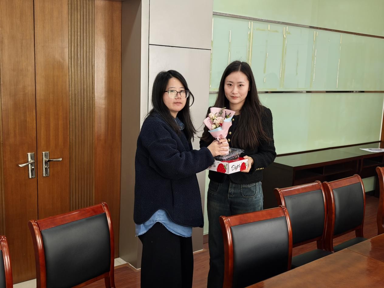 办公室工作场景